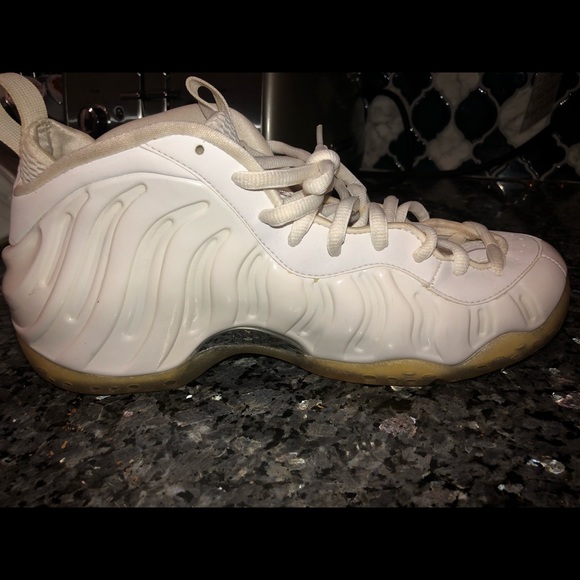 PRELOVED MENS AIR FOAMPOSITE ONE "WHITE-OUT" - Picture 3 of 8